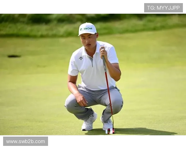 英国高尔夫球手获神助攻 苍蝇爬行推球入洞距洞口仅几毫米 英国高尔夫球手获神助攻 苍蝇爬行推球入洞距洞口仅几毫米